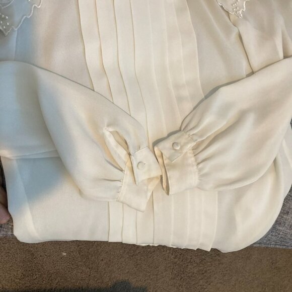 Laura Jayne Collection Cream Long Sleeve Blouse Beaded Shoulder Details Pleated - Picture 6 of 14